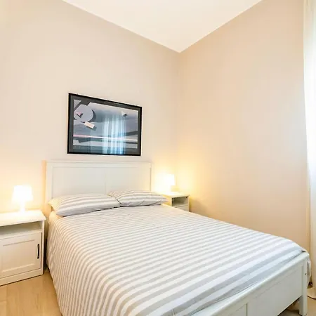 2 Bedrooms Penthouse In The City Center Bari Exterior foto